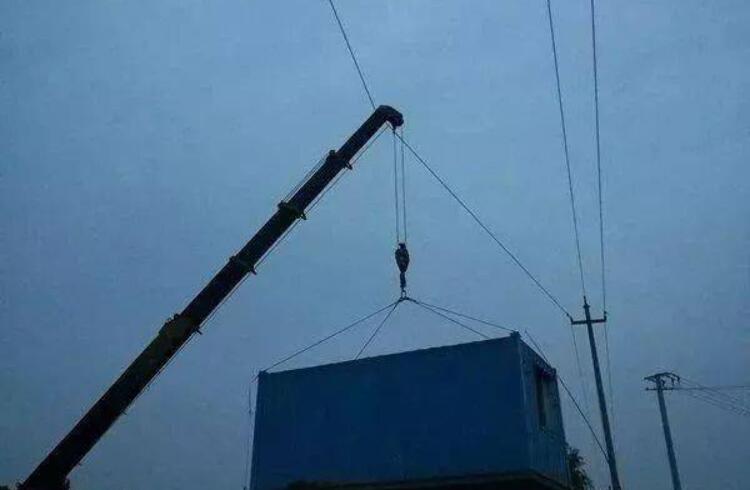 安裝多等級高壓近電報(bào)警器為施工機(jī)械增加“高壓檢驗(yàn)員” 安裝多等級高壓近電報(bào)警器為施工機(jī)械增加“高壓檢驗(yàn)員”