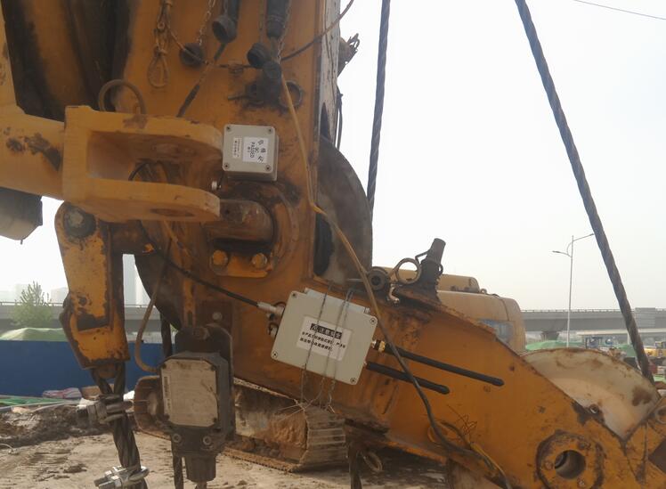 安裝多等級高壓近電報(bào)警器為施工機(jī)械增加“高壓檢驗(yàn)員” 安裝多等級高壓近電報(bào)警器為施工機(jī)械增加“高壓檢驗(yàn)員”